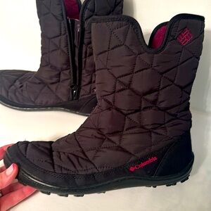 Columbia Women's Black Quilted Boots